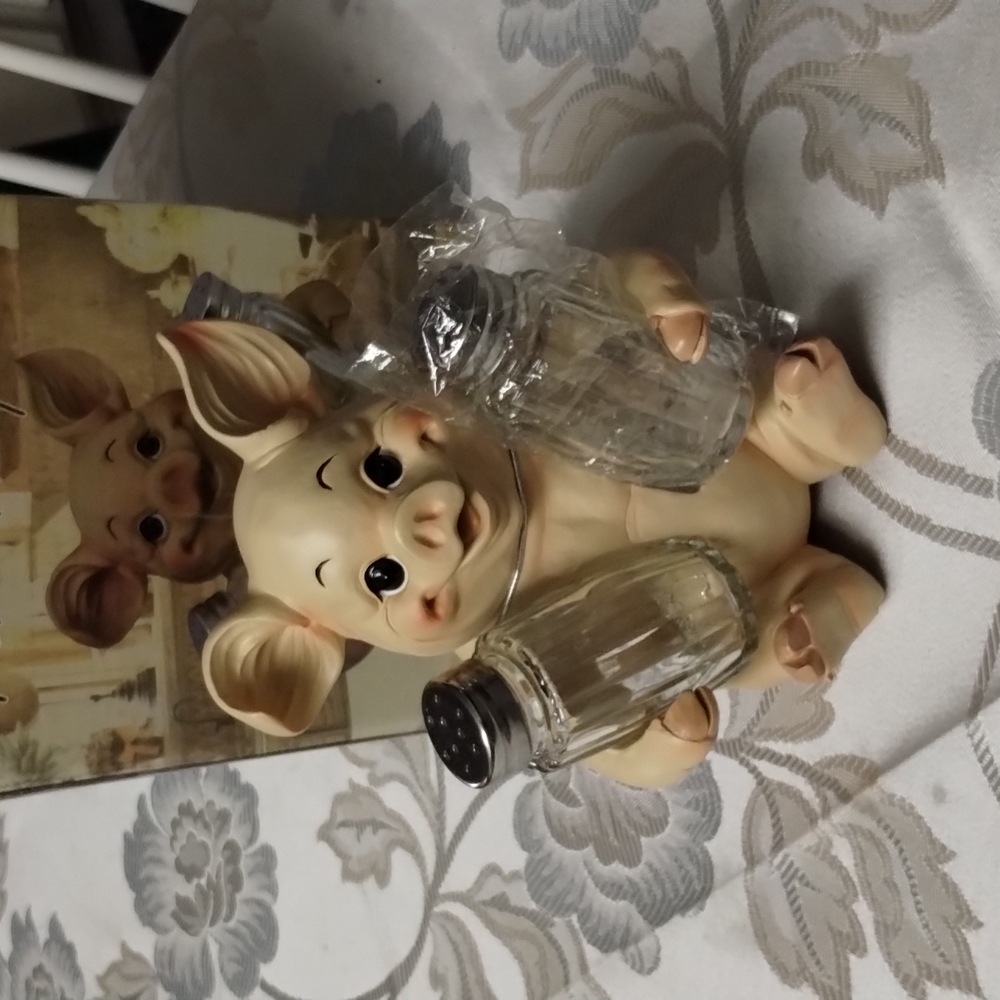 Piggie salt and pepper set